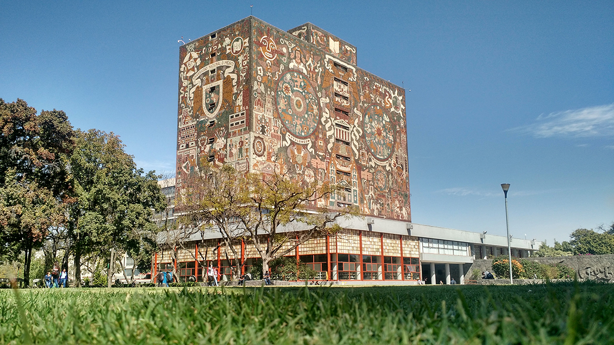 Biblioteca central de la UNAM. Foto: Gonzjo52 (CC BY-SA 4.0)