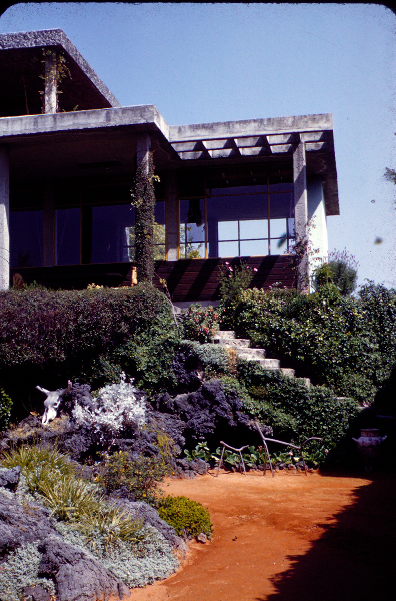 Casa Cetto. Fachada poniente (1960). Foto del Archivo Max Cetto, UAM-Azc. Cortesía Julián Arroyo Cetto.