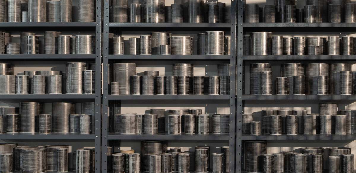 Detalle de "La lata" Grafito y goma de borrar sobre papel en 3 estanterías metálicas 240 x 230 x 30 cm. 2025 Mauro Giaconi